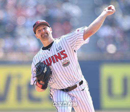 LG 선발투수 엔스가 23일 잠실야구장에서 열린 2024 KBO리그 한화와 경기에서 역투하고 있다.2024. 3. 23.잠실 | 최승섭기자 thunder@sportsseoul.com