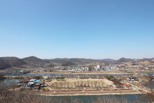 전북 임실 운서정에서 바라본 사선대국민관광지 전경.    사진 | 한국관광공사