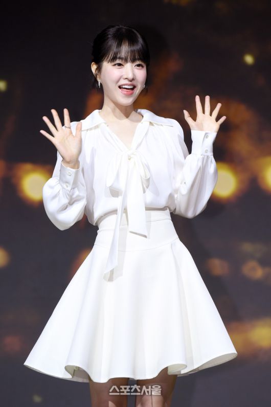 배우 박보영이 12일 서울 동대문구 JW메리어트 동대문 스퀘어호텔에서 진행된 넷플리그 ‘멜로 무비’ 제작발표회에서 취재진을 향해 포즈를 취하고 있다. ‘멜로 무비’는 사랑도 하고 싶고 꿈도 이루고 싶은 애매한 청춘들이 서로를 발견하고 영감이 되어주며 각자의 트라우마를 이겨내는 이야기를 그리고 있으며 배우 최우식, 박보영, 이준영, 전소니 등이 출연하며 오충환 감독이 연출을 맡았다. 사진 | 박진업 기자 upandup@sportsseoul.com