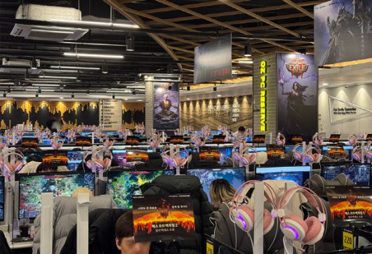 ‘패스 오브 엑자일 2’ PC방 플레이존 이벤트 이미지. 사진 | 카카오게임즈