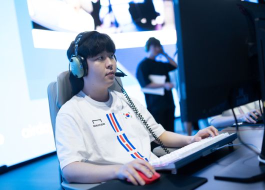 탑e스포츠 ‘카나비’ 서진혁은 지난 항저우 아시안게임 당시 대한민국 LoL 국가대표로 금메달을 목에 걸었다. 사진 | 한국e스포츠협회