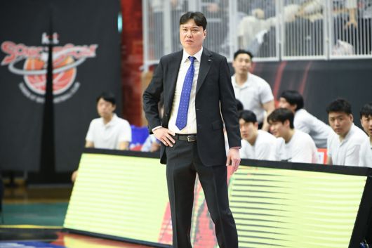 KT 송영진 감독. 사진 | KBL