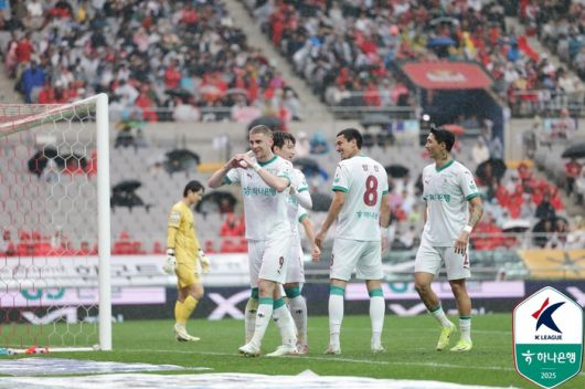 대전 구텍이 득점 후 동료들과 기쁨을 나누고 있다. 사진 | 한국프로축구연맹