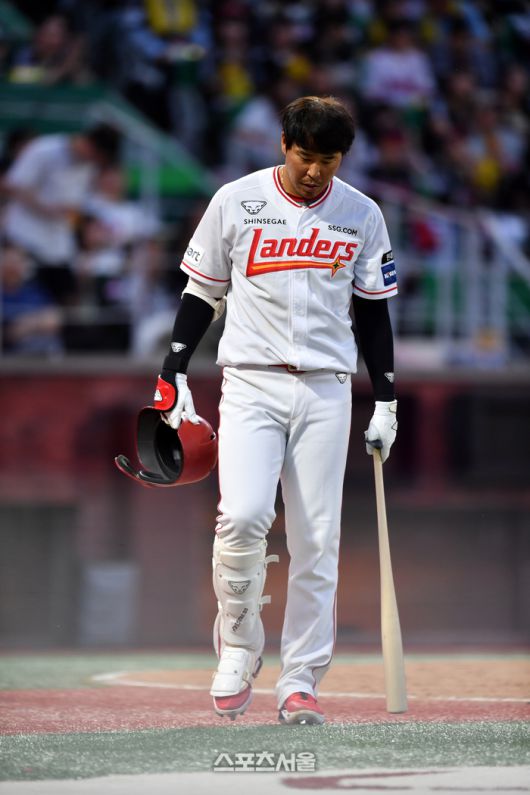 한유섬의 타격 슬럼프가 길어진다. 사진 | 스포츠서울 DB