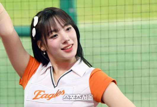 한화 치어리더 하지원의 다양한 미소. 문학 | 박진업 기자
