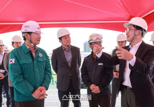이상일 시장이  지난 10일 ‘용인 반도체클러스터 일반산업단지’를 방문해 현장점검을 진행했다. 제공=용인시
