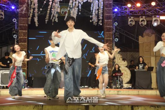 K-POP 댄스와 밴드 공연. 사진 | 이상배 전문기자