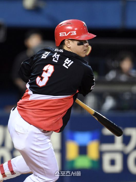 다행히 큰 부상은 피했다. KIA 구단은 “봉합은 깔끔하게 마무리됐다. 턱과 치아 등 추가적인 이상은 없다”고 설명했다. 잠실 | 박진업 기자 upandup@sportsseoul.com