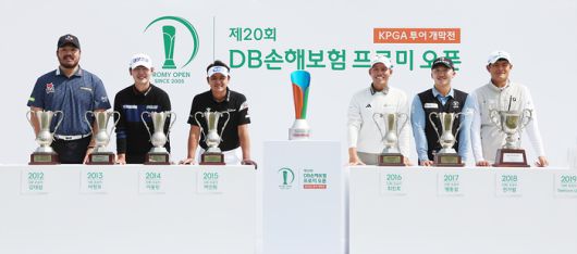 제20회 DB손해보험 프로미오픈 개막을 앞두고 주요 선수들이 포즈를 취하고 있다. 사진 | KPGA