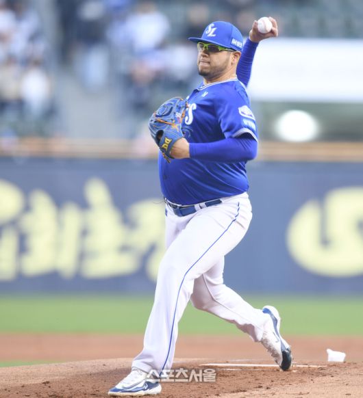 삼성 선발투수 후라도가 15일 잠실야구장에서 열린 2025 KBO리그 LG와 경기에서 역투하고 있다. 잠실 | 최승섭기자 thunder@sportsseoul.com