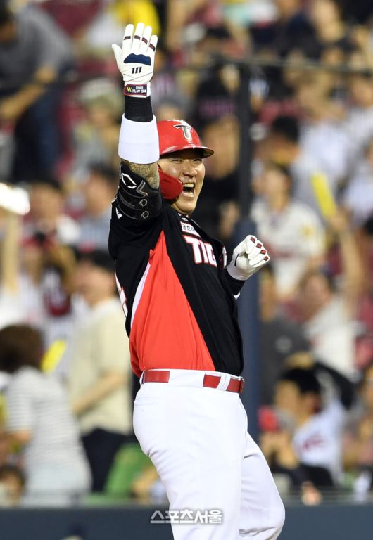 KIA 최형우 결승타를 기록했다. 20일 잠실 두산전 5타수 1안타 1타점 1득점을 기록했다.잠실 | 박진업 기자 upandup@sportsseoul.com