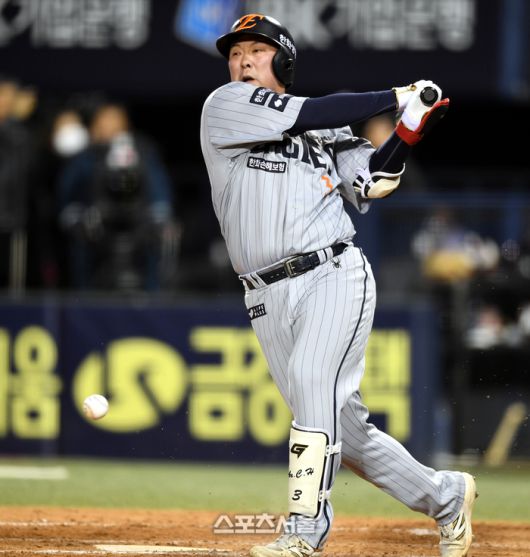 한화 안치홍이 잠실구장에서 열린 2025 KBO리그 LG와 경기에서 타격하고 있다. 잠실 | 최승섭기자 thunder@sportsseoul.com