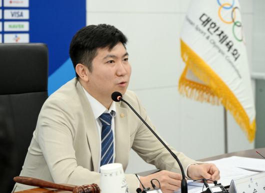 유승민 대한체육회장이 22일 서울 송파구 올림픽회관 13층 대회의실에서 제2차 대한체육회 이사회에 앞서 모두 발언하고 있다. 사진 | 대한체육회