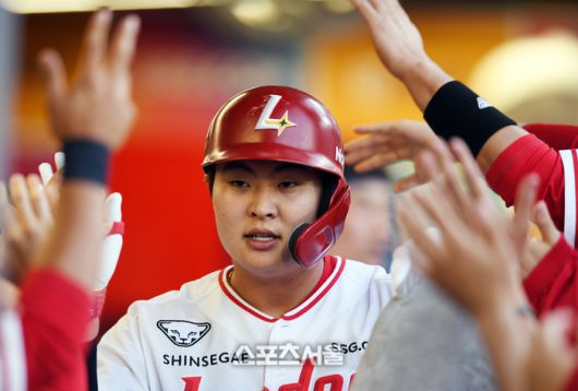 SSG 고명준은 23일 수원 KT전 2회초 솔로포를 터뜨렸다. 사진 | 스포츠서울 DB
