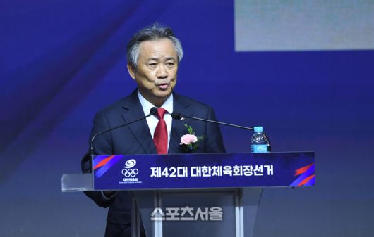 이기흥 전 체육회장이 지난 1월14일 서울 송파구 올림픽공원 올림픽홀에서 열린 제42대 대한체육회장 선거에 앞서 소견발표를 하고 있다. 최승섭기자 thunder@sportsseoul.com
