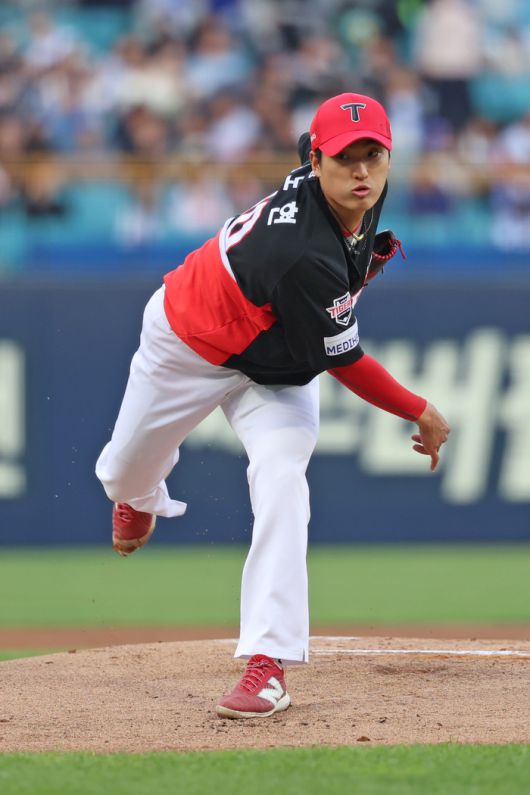 KIA 김도현이 23일 대구삼성라이온즈파크에서 열린 2025 KBO리그 삼성전에 선발로 나서 역투하고 있다. 사진 | KIA 타이거즈