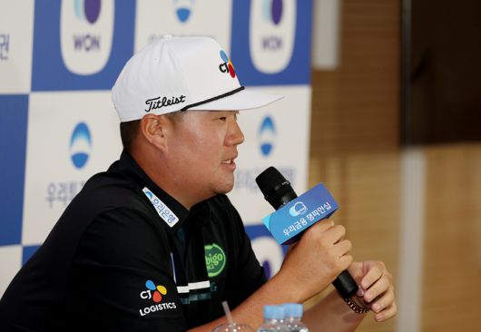 임성재가 KPGA투어 우리금융 챔피언십 개막을 앞둔 23일 서원밸리CC에서 기자회견하고 있다. 사진 | KPGA