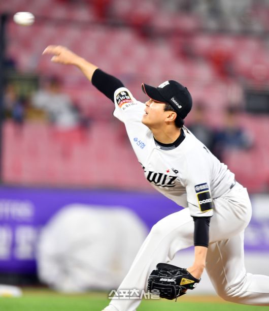 손동현이 올시즌 새로운 무기인 ‘포크볼’을 장착했다. 사진 | 스포츠서울 DB