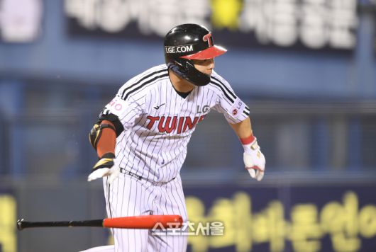 LG 문성주가 23일 잠실구장에서 열린 2025 KBO리그 NC와 경기에서 타격하고 있다. 잠실 | 최승섭기자 thunder@sportsseoul.com