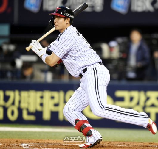 LG 홍창기가 16일 잠실구장에서 열린 2025 KBO리그 삼성과 경기에서 타격하고 있다. 잠실 | 최승섭기자 thunder@sportsseoul.com