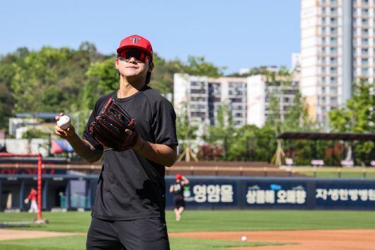 KIA 김도영이 25일 광주-기아 챔피언스 필드에서 열린 2025 KBO리그 LG전에 앞서 훈련을 소화하고 있다. 사진 | KIA 타이거즈