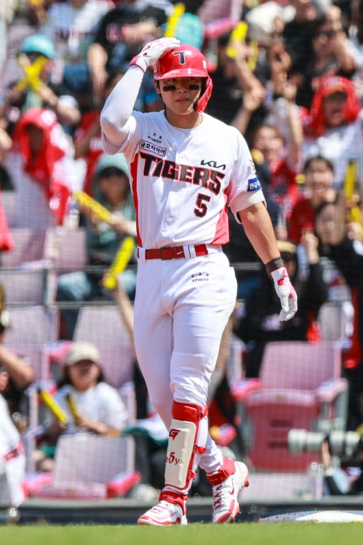 KIA 김도영이 26일 광주-기아 챔피언스 필드에서 열린 2025 KBO리그 LG전에서 1회말 적시타를 터뜨리고 있다. 사진 | KIA 타이거즈