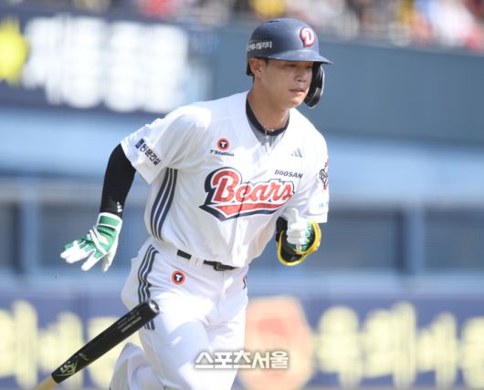 두산 박준영이 13일 잠실구장에서 열린 2025 KBO리그 시범경기 KIA와 경기 5회말 좌월홈런을 날린 후 1루로 달려나가고 있다. 잠실 | 최승섭기자 thunder@sportsseoul.com