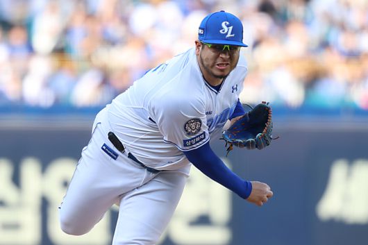 삼성 후라도가 26일 대구삼성라이온즈파크에서 열린 2025 KBO리그 정규시즌 NC전서 역투하고 있다. 사진 | 삼성 라이온즈