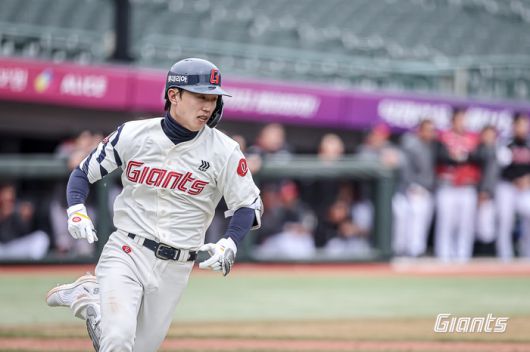 전민재가 23일 서울 잠실구장에서 열린 2025 KBO리그 LG전서 2안타를 기록했다. 사진  롯데 자이언츠