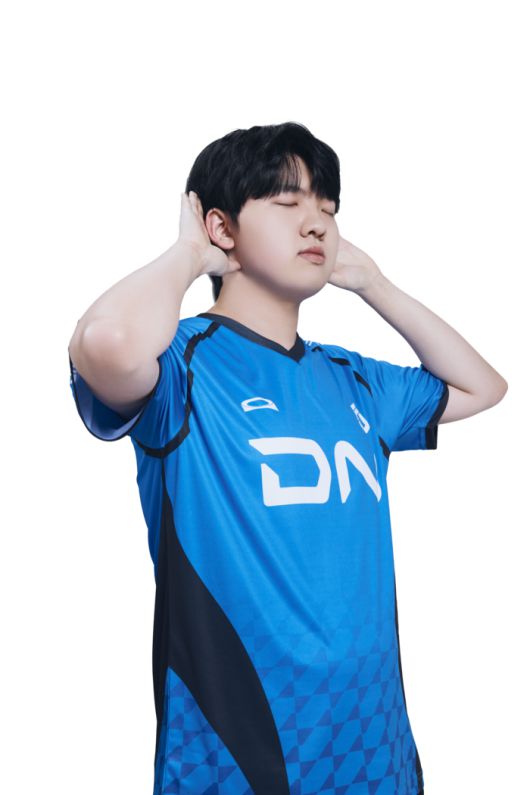 배재성이 28일 서울 잠실DN콜로세움에서 열린 2025 FSL 스프링 C조 최종전에서 박세영을 2-0으로 이기며 16강에 올랐다. 사진 | 넥슨