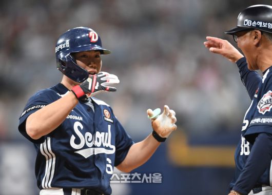 두산 오명진이 23일 고척스카이돔에서 열린 2025 KBO리그 키움과 경기 5회초 2사 1,3루 상황에서 키움 투수 원종현을 상대로 2타점 3루타를 친 뒤 세리머니를 하고 있다. 고척 | 박진업 기자 upandup@sportsseoul.com