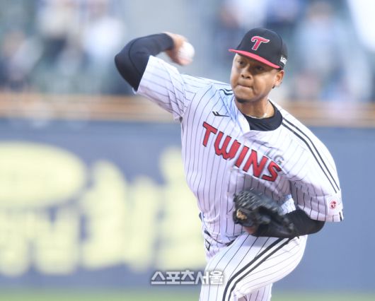 LG 선발투수 에르난데스가 15일 잠실구장에서 열린 2025 KBO 리그 삼성과 경기에서 역투하고 있다. 잠실 | 최승섭기자 thunder@sportsseoul.com