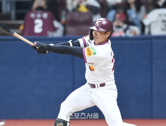 키움 송성문이 18일 고척 스카이돔에서 열린 2025 KBO리그 시범경기 롯데와 경기 4회말 우중간 안타를 치고 있다. 고척 | 최승섭기자 thunder@sportsseoul.com