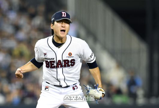 두산 베어스 곽빈이 4일 잠실구장에서 열린 2024 KBO리그 롯데와 경기 6회초 2사 2루 상황에서 롯데 최항을 삼진아웃으로 잡아낸 뒤 포효하고 있다. 곽빈은 6회까지 무실점 호투를 펼쳤다. 잠실 | 박진업 기자 upandup@sportsseoul.com