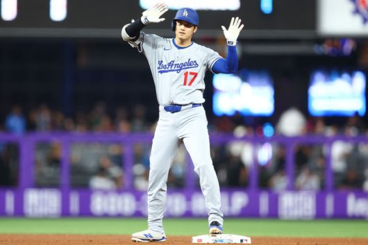 오타니가 7일(한국시간) 미국 플로리다주 마이애미 론디포 파크에서 열린 2025 메이저리그(ML) 마이애미전 7회 타점 후 세리머니하고 있다. 사진 | AFP 연합뉴스