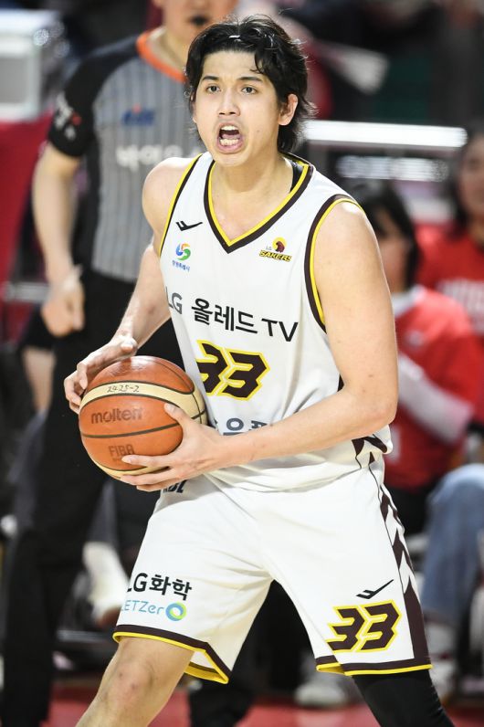 LG 칼 타마요는 1차전 24점 10리바운드로 활약을 펼쳤다. 사진 | KBL