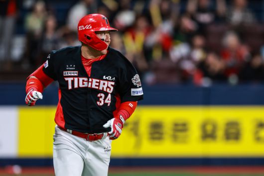 KIA 최형우가 6일 고척스카이돔에서 열린 2025 KBO리그 키움전에서 안타를 때리고 있다. 사진 | KIA 타이거즈