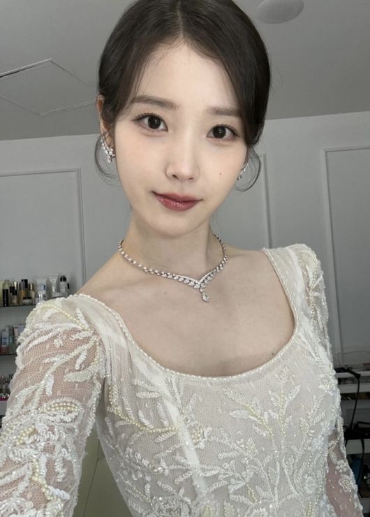 아이유 인스타그램.