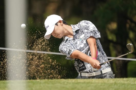 박성현이 뉴코리아CC에서 2025시즌 유럽여자프로골프 ‘아람코 팀 시리즈’ 공식 연습라운드에서 샷하고 있다. 사진 | 대회조직위원회