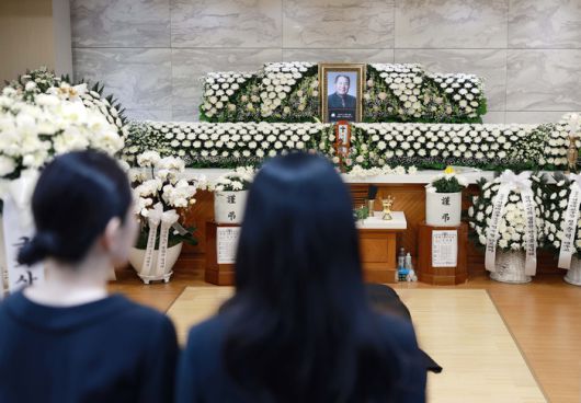‘뽀빠이’ 방송인 이상용이 9일 별세한 가운데 10일 오후 서울 서초구 가톨릭대학교 서울성모병원 장례식장 31호실에 고인의 빈소가 마련됐다. 사진공동취재단