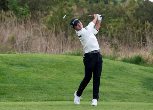 옥태훈이 10일 열린 KPGA 클래식 2라운드 3번홀에서 티샷을 하고 있다. 사진 | KPGA