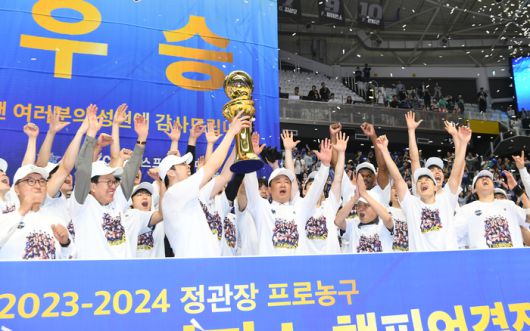 부산 KCC는 연고 이전 후 치른 첫 시즌인 2023~2024시즌 KBL 정상에 섰다. 사진 | KBL