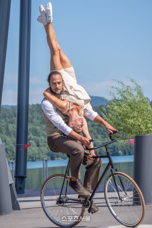2025 수원연극축제 해외 초청작 중 하나인 ‘우리가 하나 되는 시간’ 공연 장면. 제공=수원시