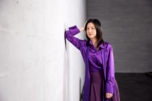 배우 이영애가 32년 만에 선택한 연극 ‘헤다 가블러’는 6월8일까지 LG아트센터 SIGNATURE홀에서 공연된다. 사진 | LG아트센터