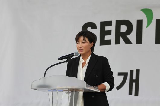 박세리가 13일 옛 용인종합운동장 부지에 세운 SERI PAK with 용인 개관식에서 소감을 밝히고 있다. 사진 | 바즈인터내셔널