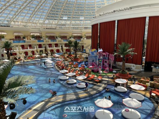 세계 최대 규모의 실내 비치 클럽인 오카다리조트의 코브 마닐라. 마닐라 | 원성윤 기자 socool@sportsseoul.com