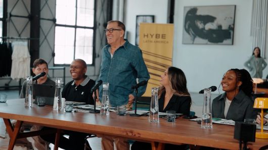 하이브 라틴 아메리카의 남자 아이돌 그룹 프로젝트에 합류한 멘토 폴 베커, 로버트 스티븐슨, 케니 오르테가, 나탈리 이글레시아스, 참 라다나(왼쪽부터). 사진 | 하이브 라틴 아메리카