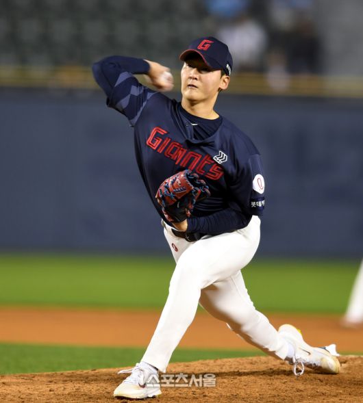 롯데 최준용이 잠실구장에서 열린 2024 KBO리그 LG와 경기 7회 역투하고 있다. 잠실 | 최승섭기자 thunder@sportsseoul.com