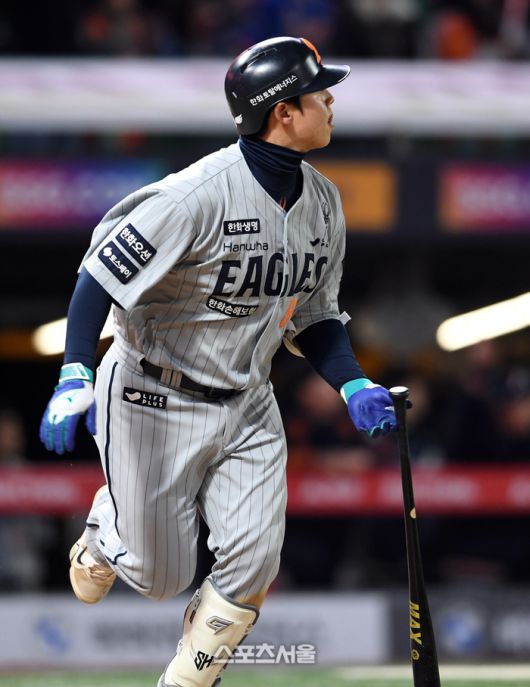 한화 노시환이 인천SSG랜더스필드에서 열린 2025 KBO리그 SSG전에서 홈런을 터뜨리고 있다. 문학 | 박진업 기자 upandup@sportsseoul.com