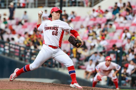 KIA 정해영이 17일 광주-기아 챔피언스 필드에서 열린 2025 KBO리그 두산과 더블헤더 1차전에서 세이브를 따내며 통산 133세이브를 기록, 타이거즈 프랜차이즈 최다 세이브 신기록을 작성했다. 사진 | KIA 타이거즈